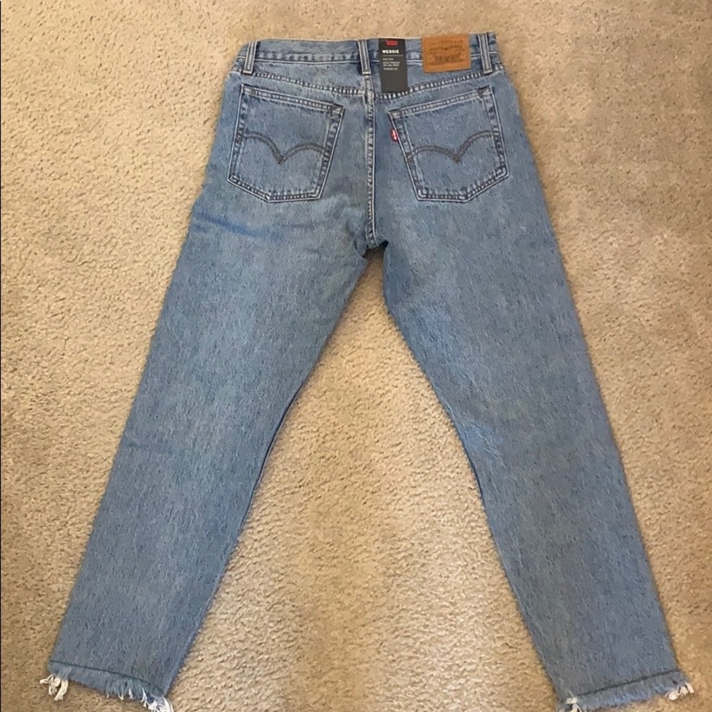 Levi’s High Rise - Picture 2 of 2